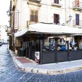 Siamo ora nel centro storico cittadino, tra via Corridoni e piazza Chiurlia, l� dove si trova la �Pazzeria Dregher�, dal nome della birra preferita del fondatore Andrea Signorile